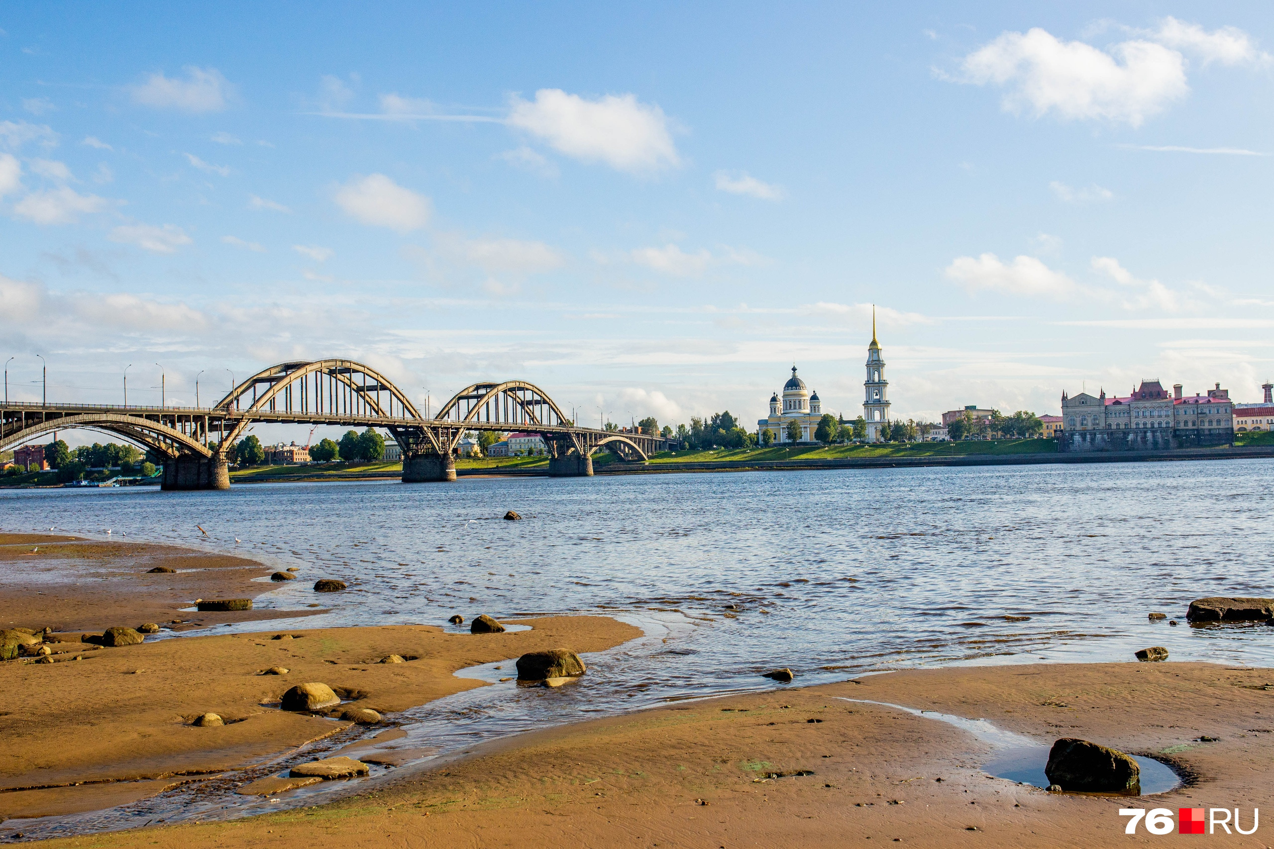 В каком году построили рыбинский мост