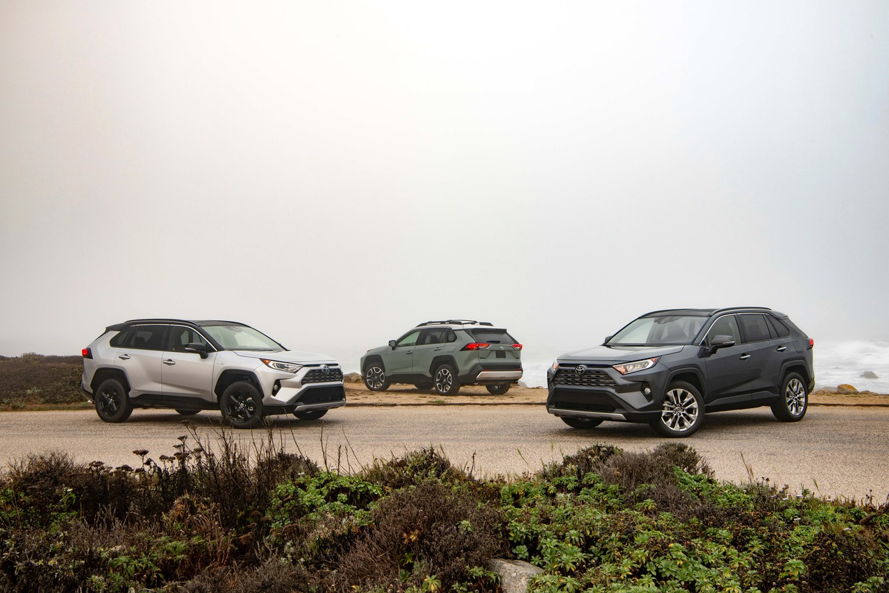 Toyota RAV4 готовится к смене поколений в середине года, и новая модель, вероятно, подорожает Toyota RAV4 готовится к смене поколений в середине года, и новая модель, вероятно, подорожает