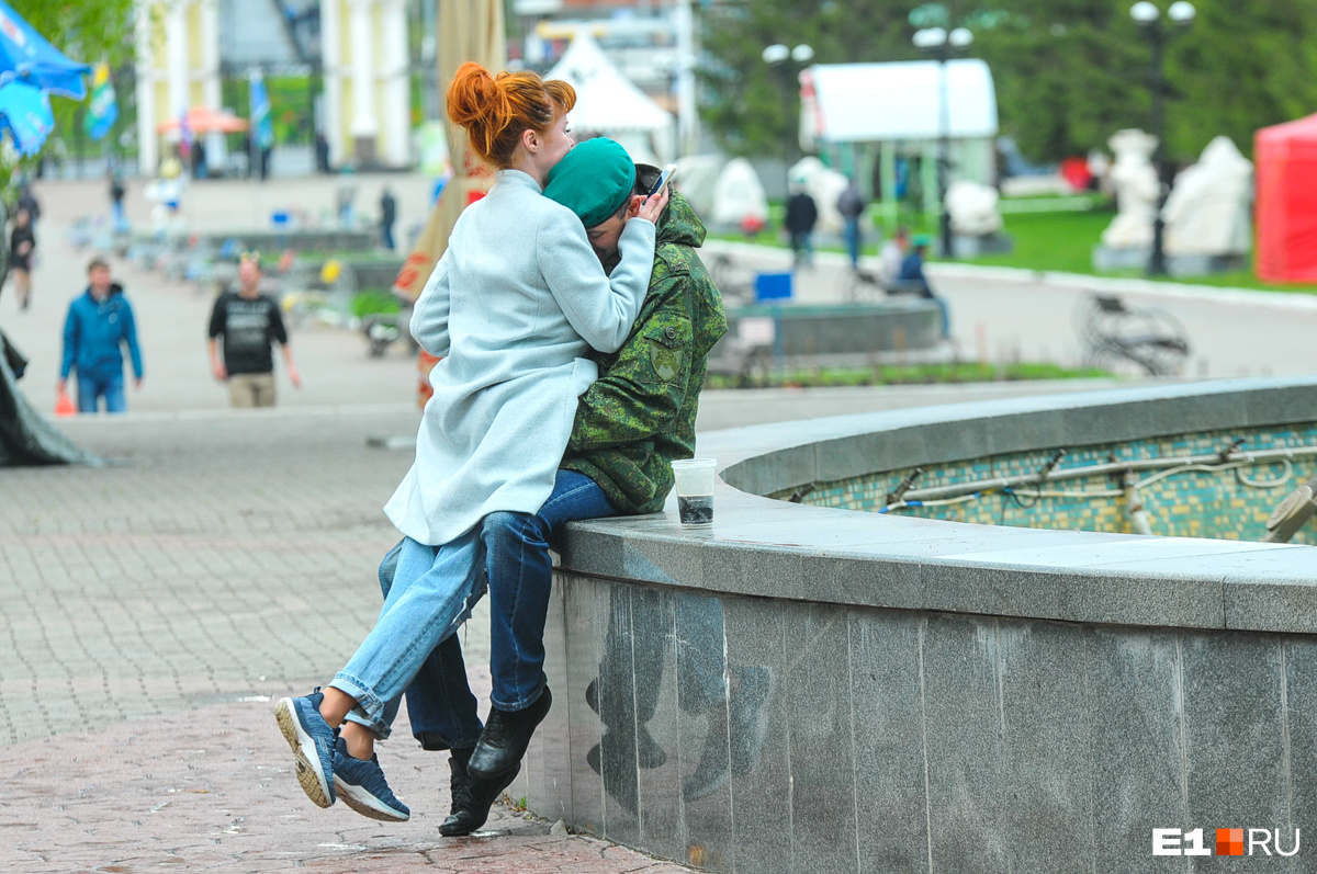 Make love (not war) Make love (not war)