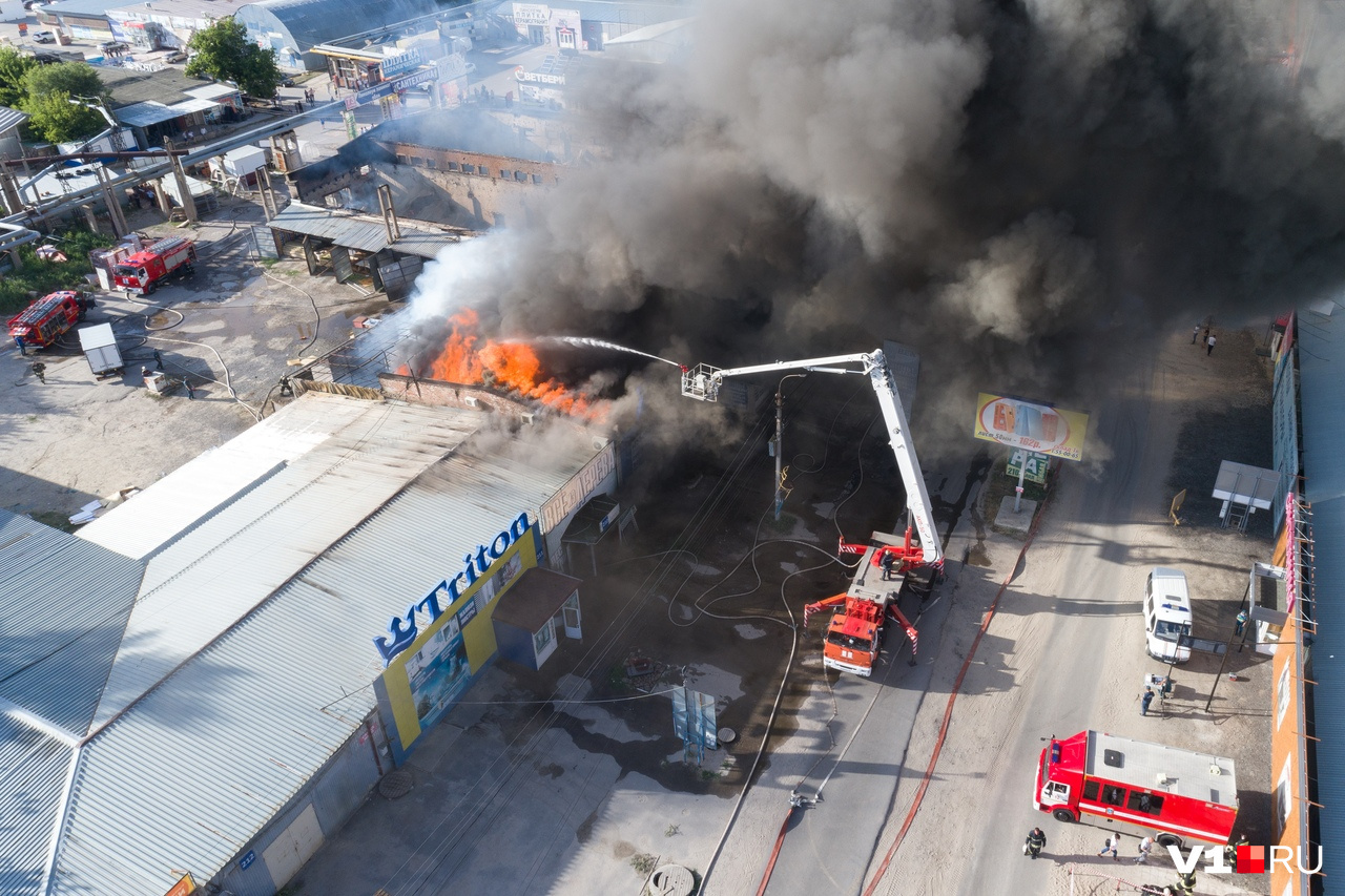 пожар в соломбале июль 2023. пожар горит. пожар картинки. пожар. пожар в черемушках 27.