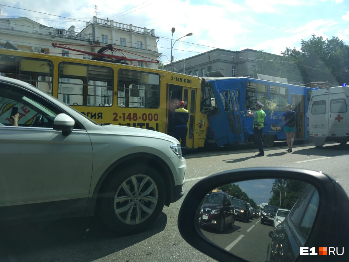 На месте работает ГИБДД На месте работает ГИБДД