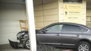 «Перепутала педали»: в Челябинске иномарка влетела в офисное здание, по пути сбив пешехода