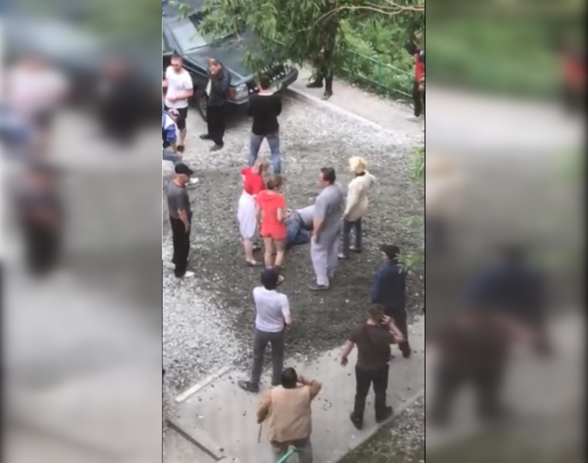 В потасовке за свой двор повредил спину житель дома № 56 по улице Каслинской Сергей