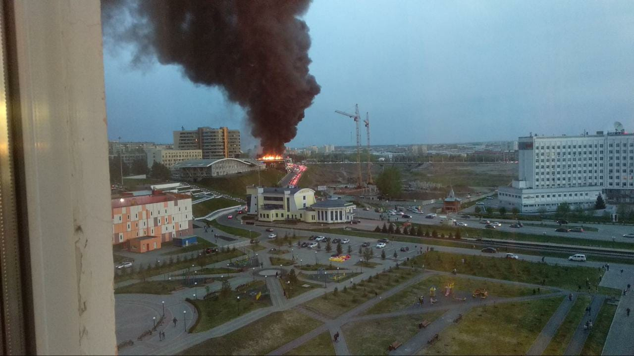 Пожар видно за несколько кварталов Пожар видно за несколько кварталов