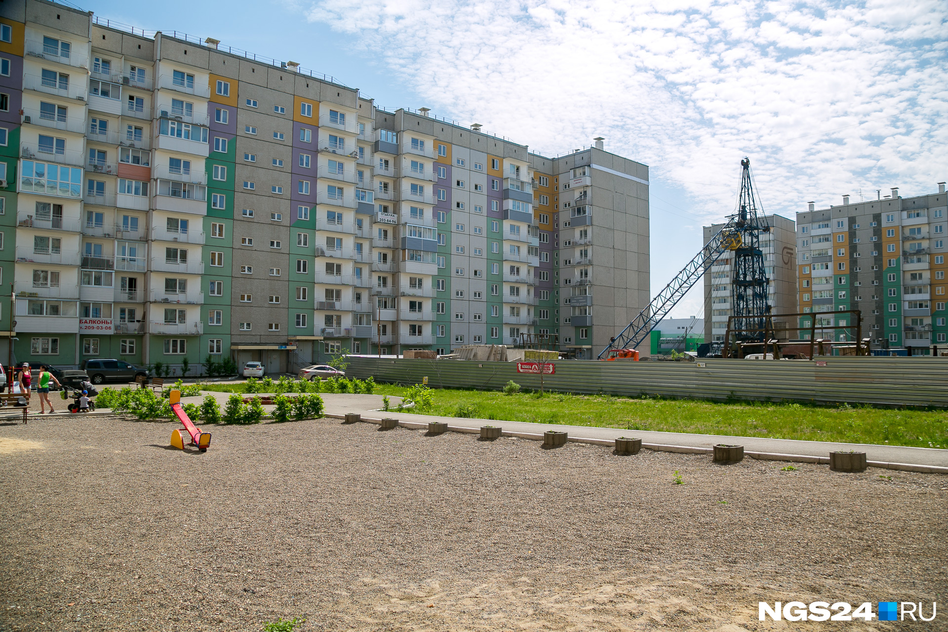 Двор дома на улице Мартынова, 9 Двор дома на улице Мартынова, 9