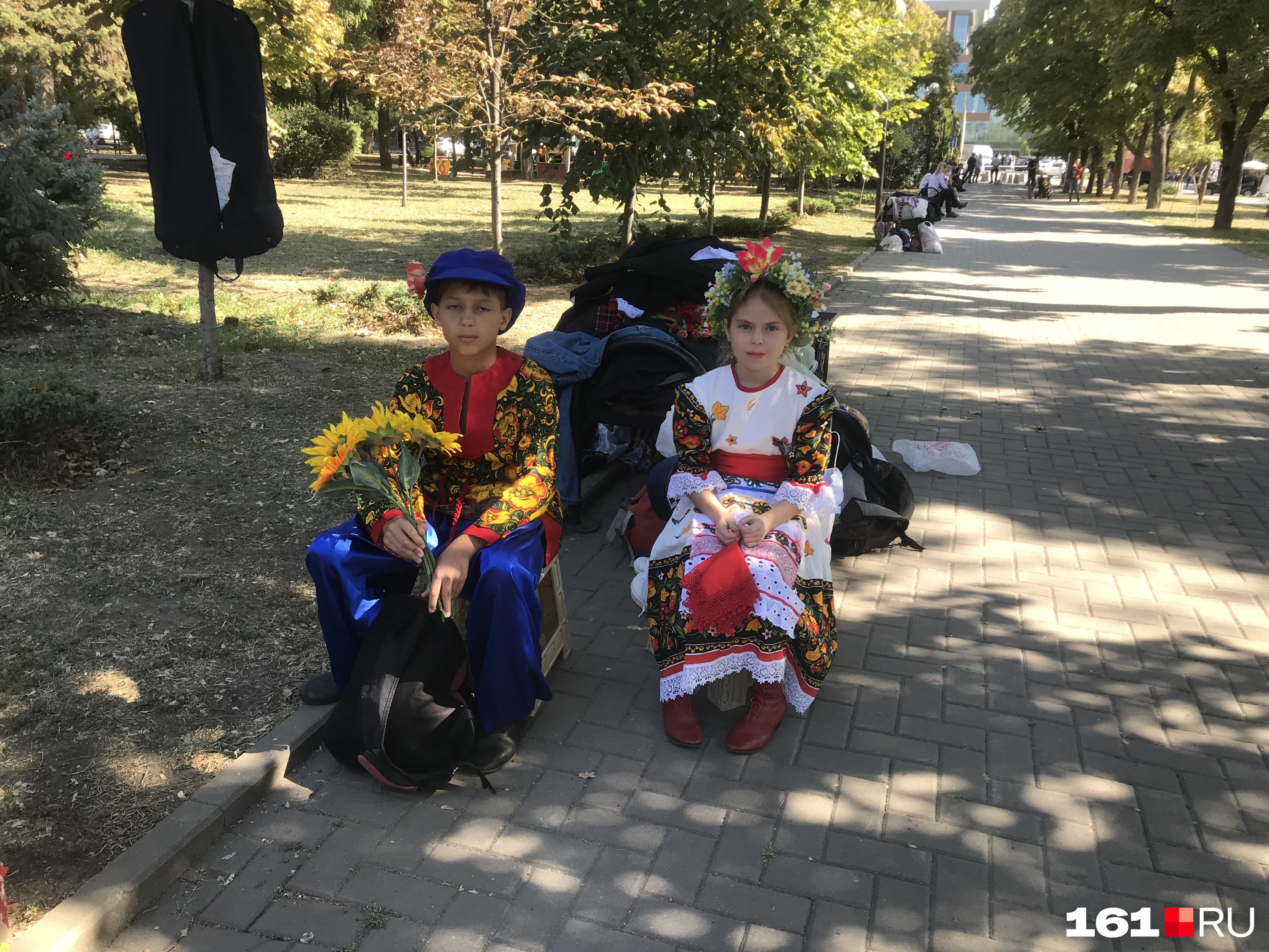 Дети готовятся к выступлению в Покровском сквере