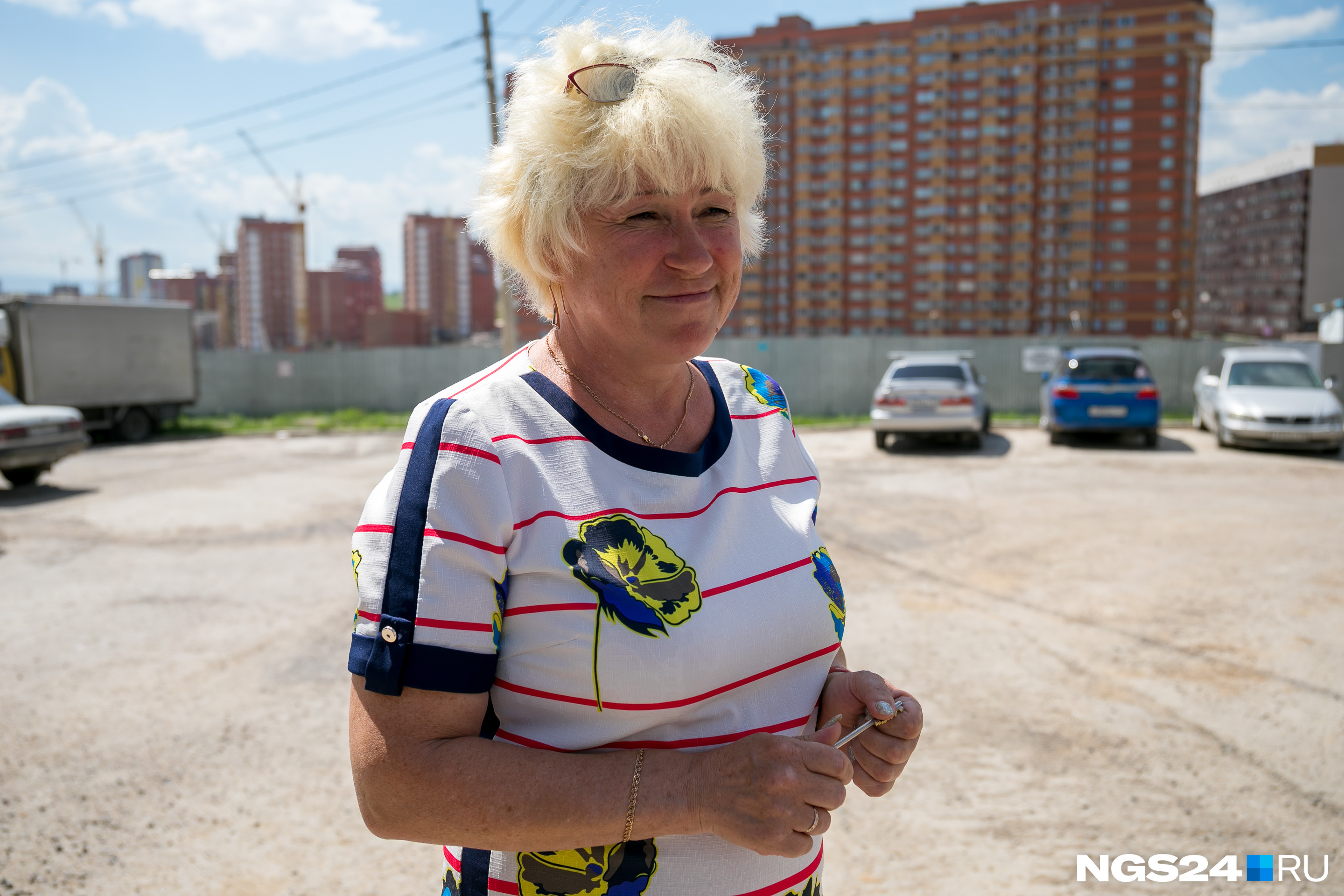 Работница УК района считает, что ждать помощи можно долго. И пора брать благоустройство района в свои руки Работница УК района считает, что ждать помощи можно долго. И пора брать благоустройство района в свои руки