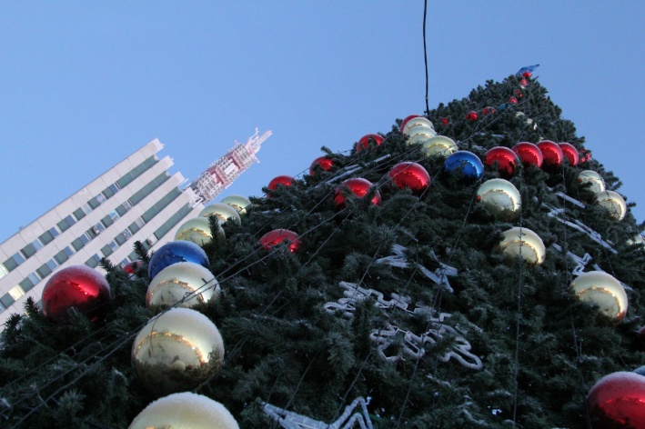 В Архангельске ёлка стоит на площади Ленина