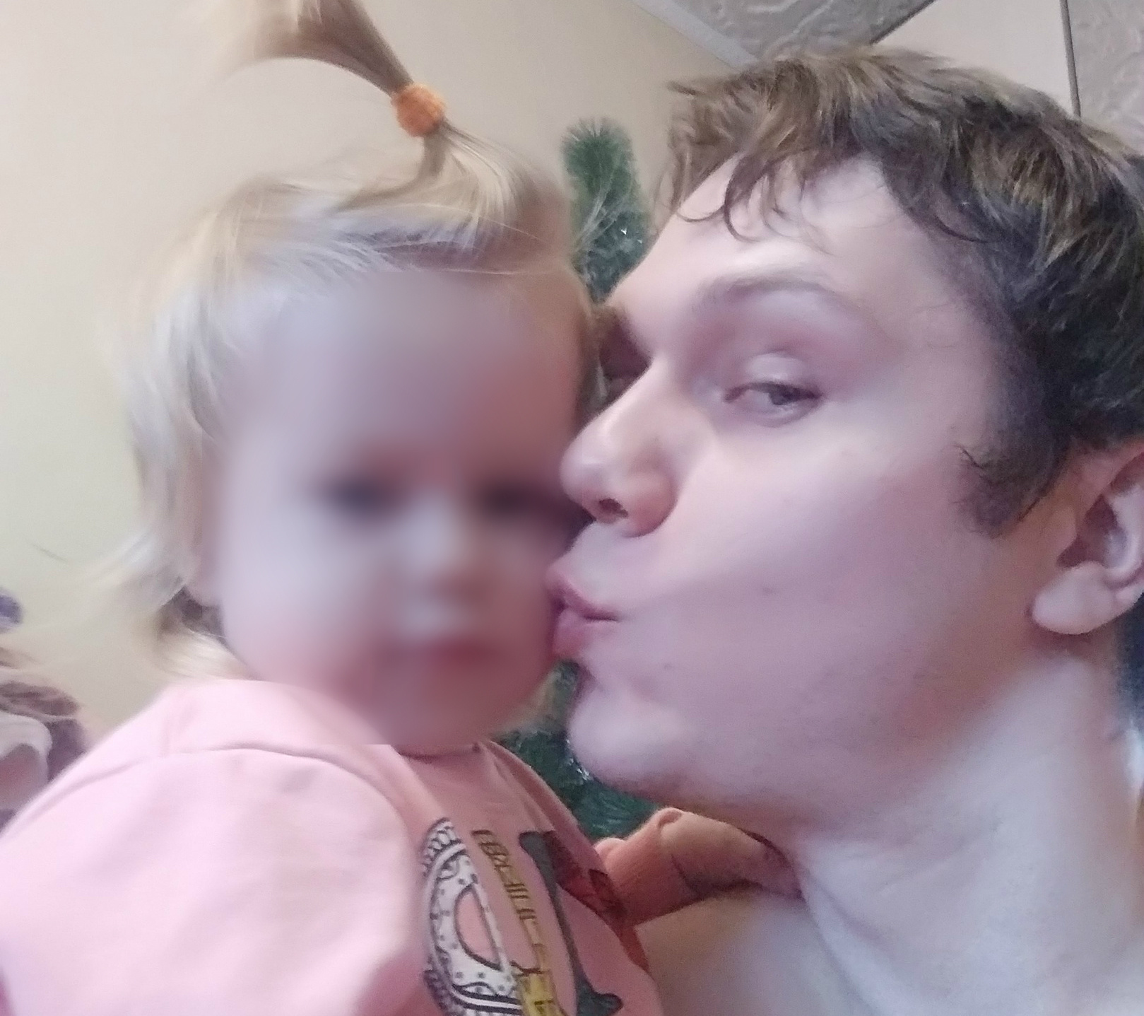 Этот последний снимок Виктора Антилова и его дочери Ульяны сделан за неделю до их гибели Этот последний снимок Виктора Антилова и его дочери Ульяны сделан за неделю до их гибели