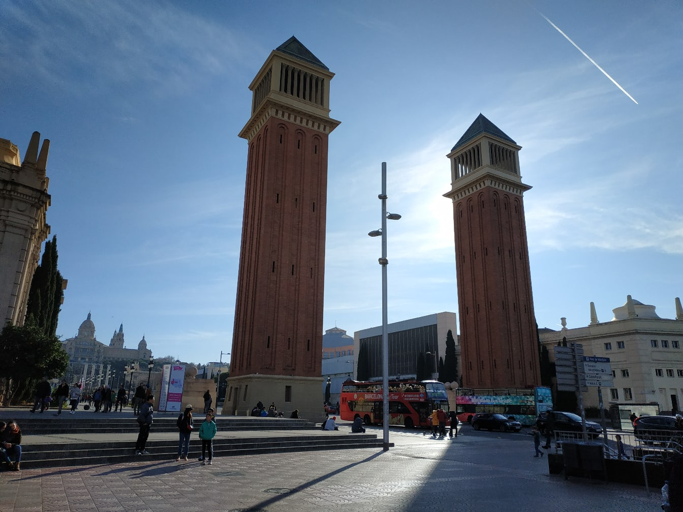 47-метровые венецианские башни — копии двух башен на площади Сан-Марко в Венеции<br>