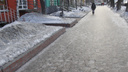 Спасайся кто может: тротуары стали такими скользкими, что МЧС пришлось сделать памятку для пешеходов