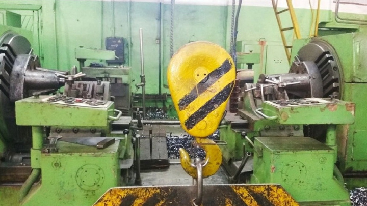 В Кунгуре на заводе «Металлист» пятитонный станок насмерть придавил рабочего