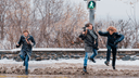 «Пешеход идет по этим улицам и страдает». Как Илья Варламов гулял по центру Перми