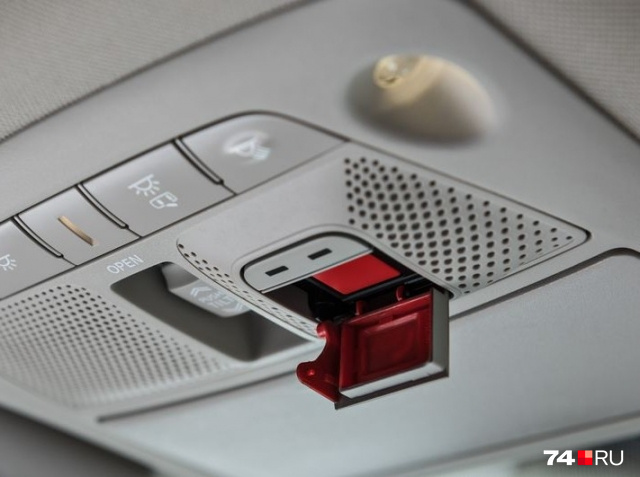 Система «ЭРА-ГЛОНАСС» есть у всех новых автомобилей: она позволяет вызвать помощь принудительно, нажав кнопку SOS, или в автоматическом режиме, если при аварии зафиксирована сработка подушек безопасности или большие перегрузки