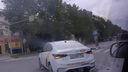 Дорожный знак на Титова упал из-за аварии с такси