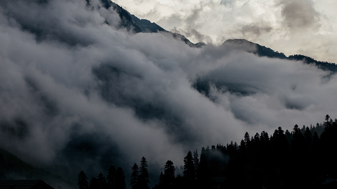 Потрясы. Алтай туман. Гроза в уральских горах. Атмосферные фото Кавказа. Гроза в горах Кавказа.