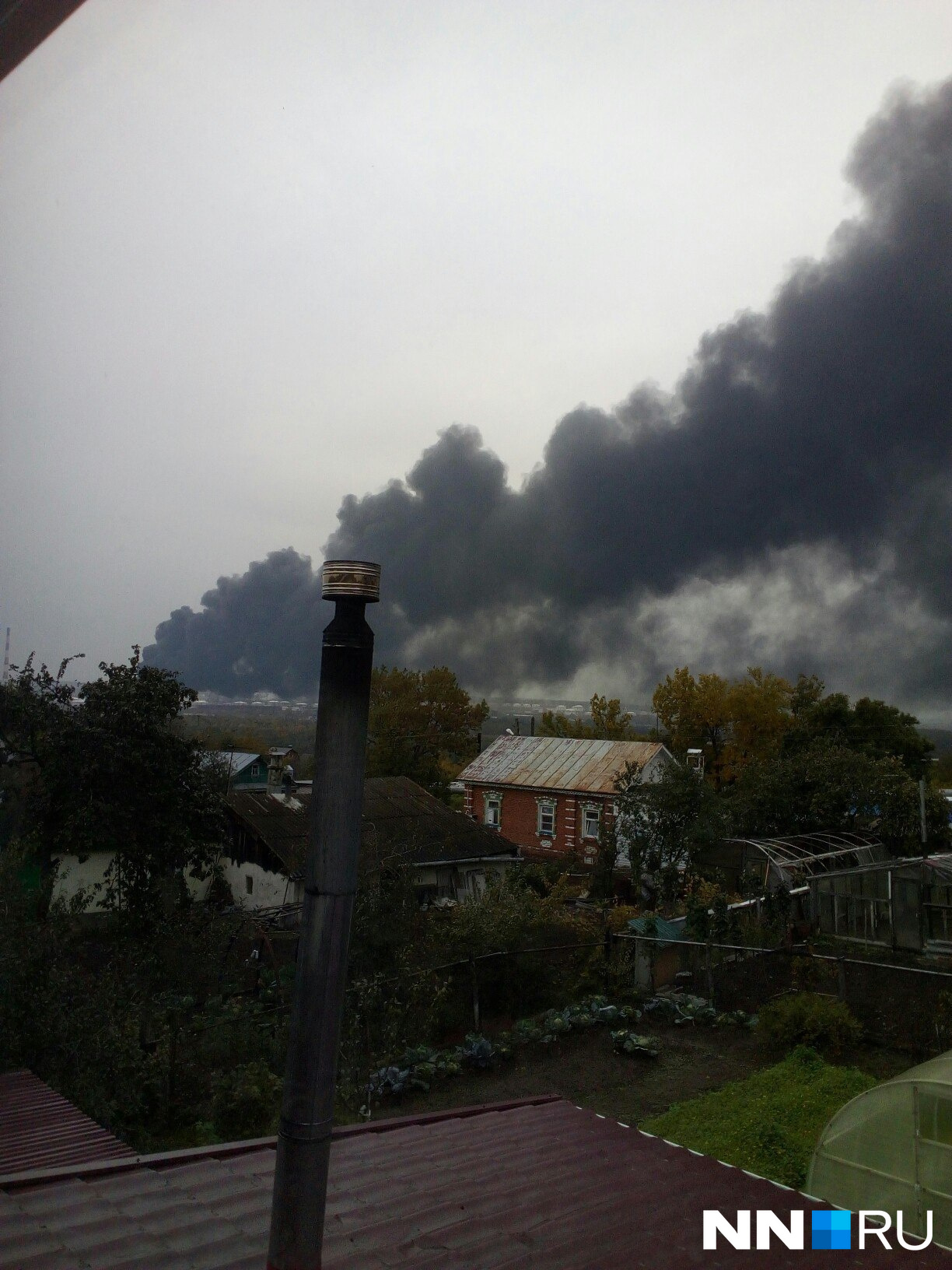 Пожар на заводе лукойл. Пожар в Кстово на заводе Лукойл. Пожар на Лукойле в Кстово 2017. Горит Лукойл в Кстово. Лукойл горит завод.