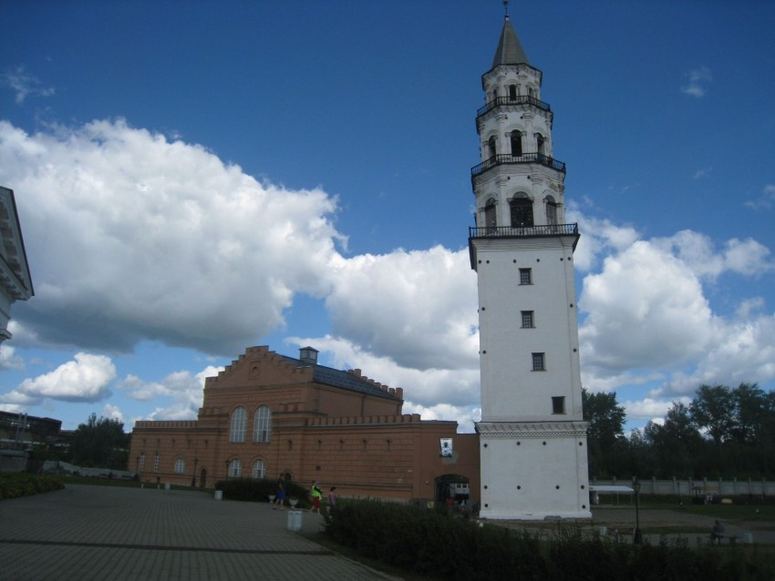 Падающая башня в Невьянске Падающая башня в Невьянске