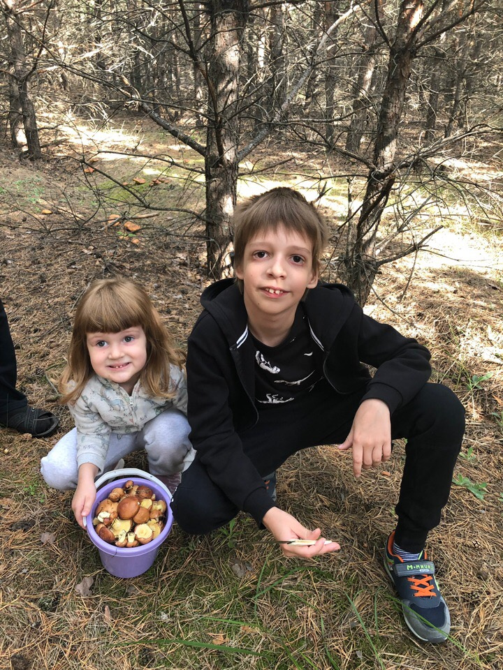 Ярослав с сестрёнкой