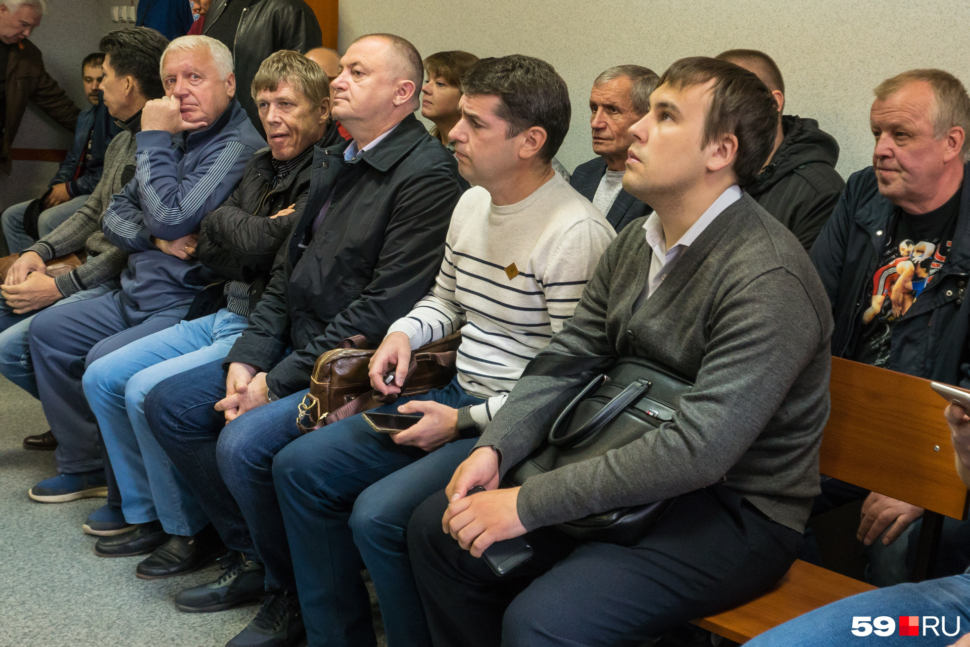 На вынесении приговора было многолюдно На вынесении приговора было многолюдно