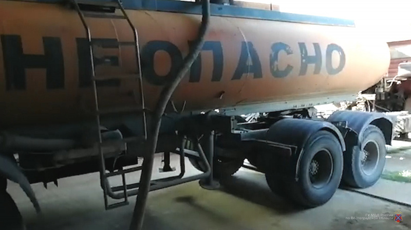 При обысках полиция изъяла 15 тонн уже готового топлива и 40 тонн сырой нефти