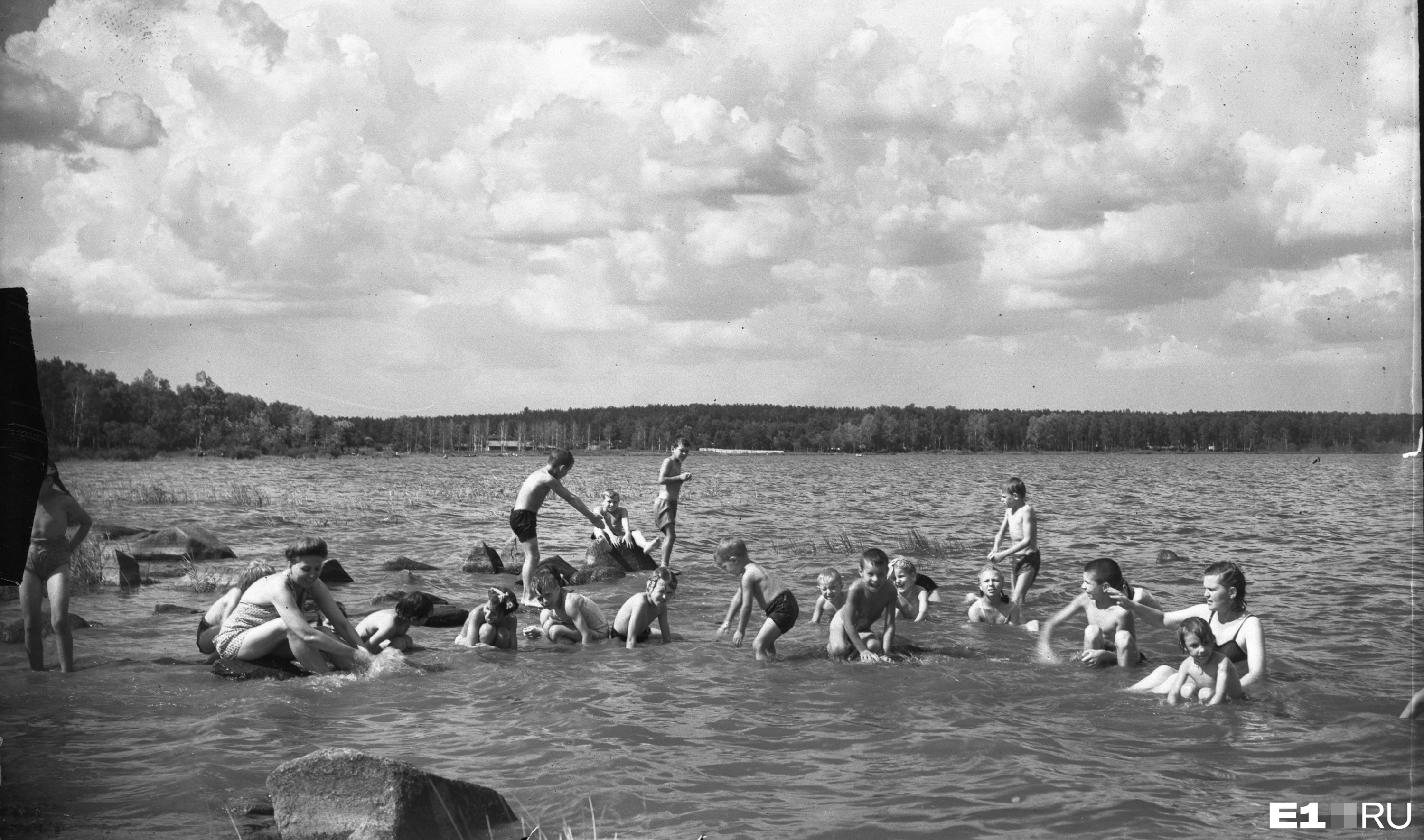 Детский отдых на озере Шарташ. 1950
год