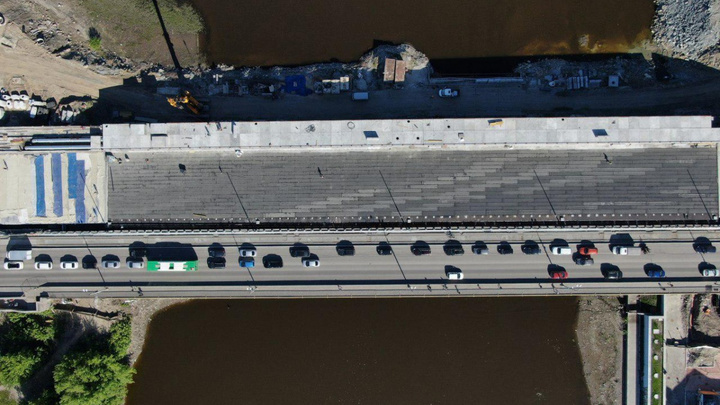 Макаровский мост на месяц закрыли для движения транспорта с сегодняшнего дня