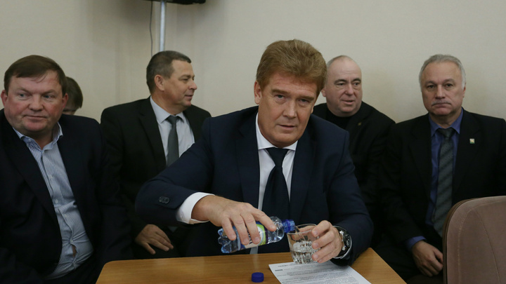 «Надеюсь, внесёт новые веяния»: депутаты приняли отставку Тефтелева и назначили временного мэра