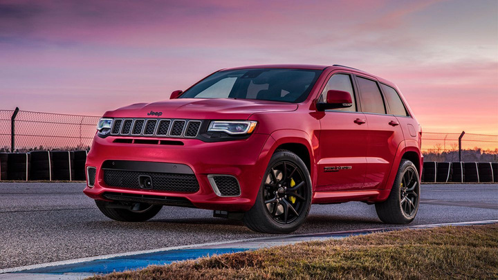 Новые Jeep® Wrangler и Grand Cherokee с выгодой до 550 000 рублей представили в автоцентре ВСК