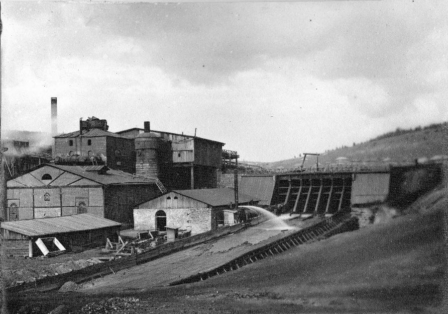 Старое фото Пашийского завода сейчас находится в архивах музея