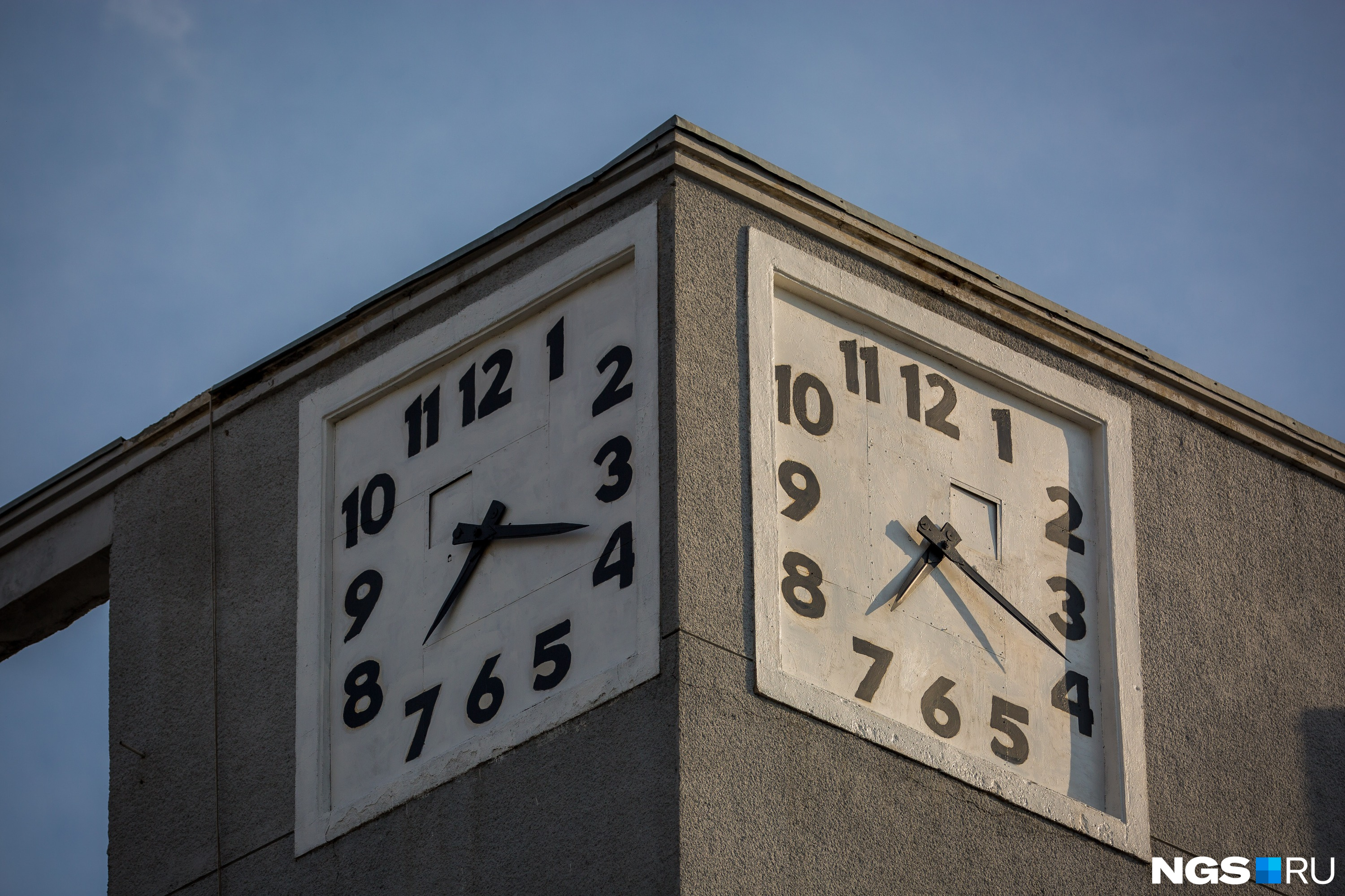 Часы «Дома с часами» не шли несколько лет и были восстановлены ко Дню города