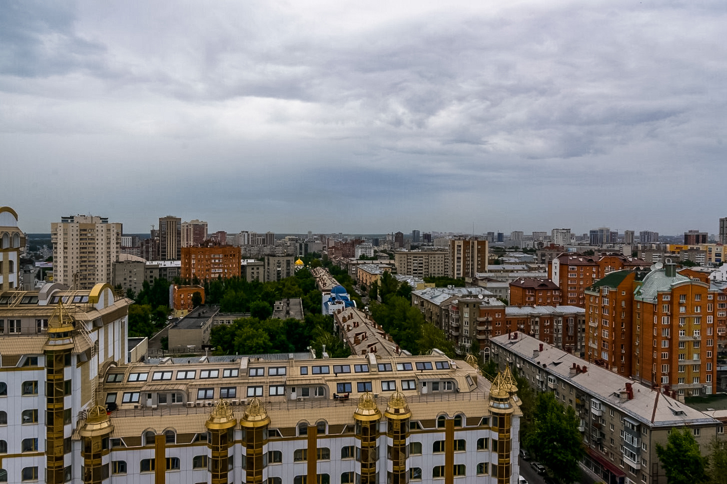 Львов фото зданий. Доходный дом скопника. Доходный дом романова на улице восстания. Сколково 10 квартал. Атриум в частном доме с внутренним двориком.