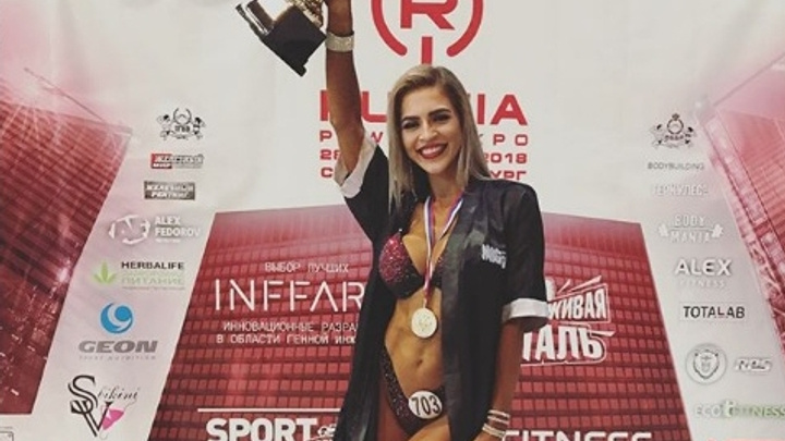 Шикарная блондинка из Красноярска стала пятикратной чемпионкой России по фитнес-бикини