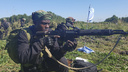 Вооружённые разведчики из Зимбабве и Армении пробежали 15 километров по новосибирскому лесу