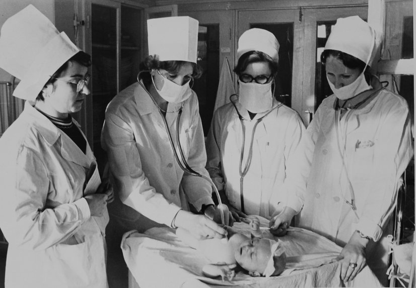 Консилиум в отделении для новорожденных. 70-е годы