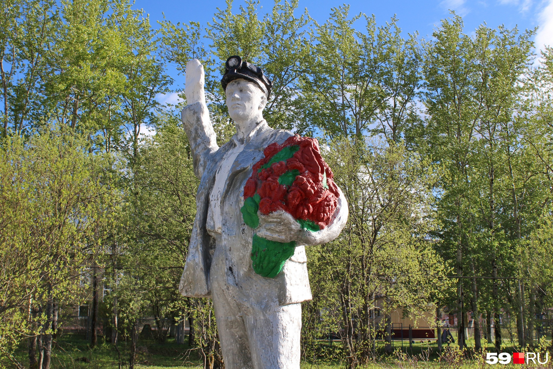 Скульптура в сквере шахтеров