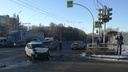 «Там остановка, там много людей»: в Челябинске машина вылетела на тротуар после ДТП и сбила ребёнка