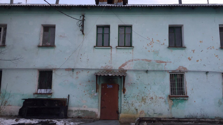 «Пугает неопределённость»: жильцы челябинского барака после пожара остались без ремонта