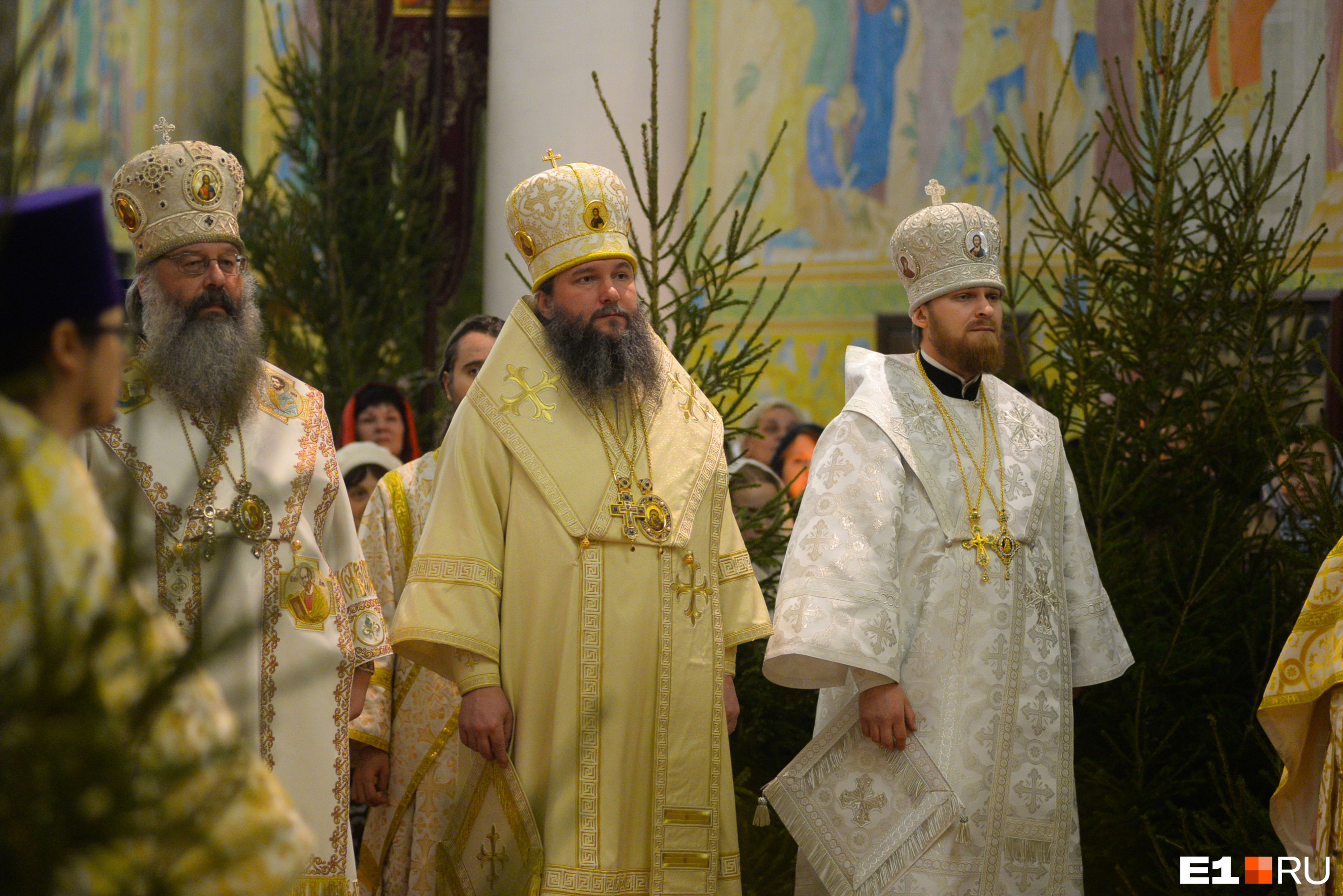 Митрополит Кирилл прилетел из Москвы вместе с новым епископом Алапаевским и Ирбитским Леонидом (на фото он крайний справа)