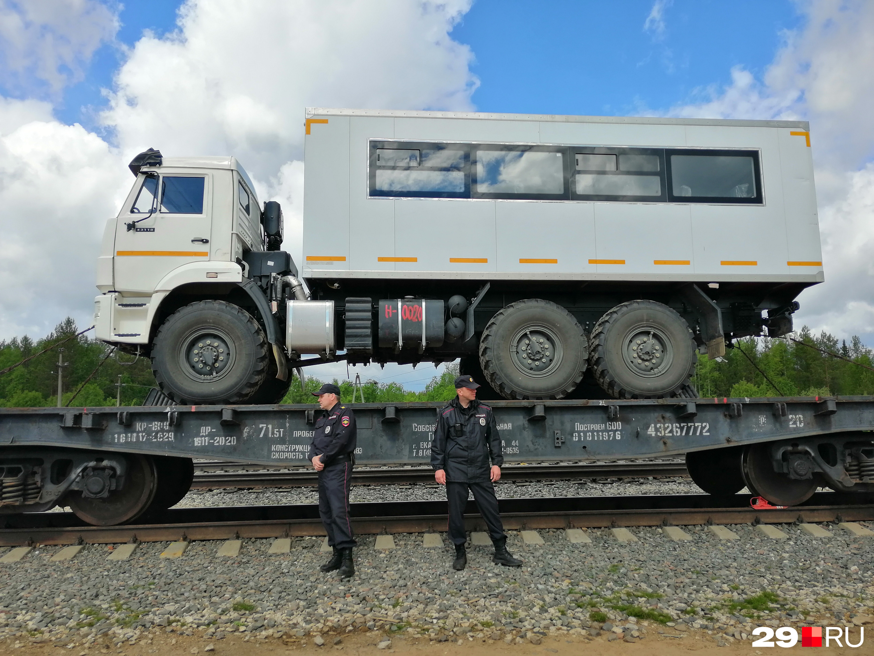 Полицейские постоянно дежурят по всей территории станции Полицейские постоянно дежурят по всей территории станции