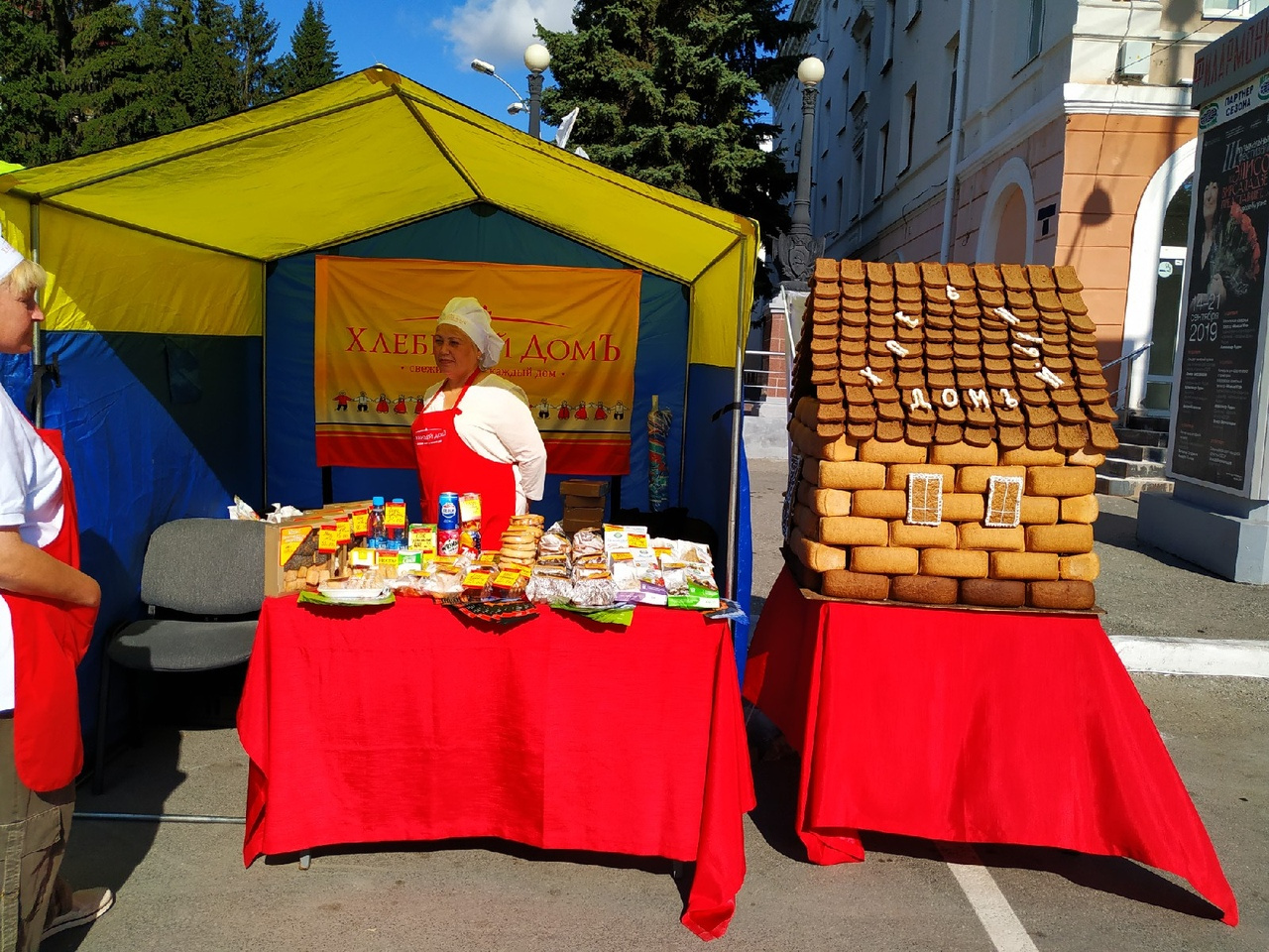 На торговых рядах можно найти вкусности и сувениры На торговых рядах можно найти вкусности и сувениры