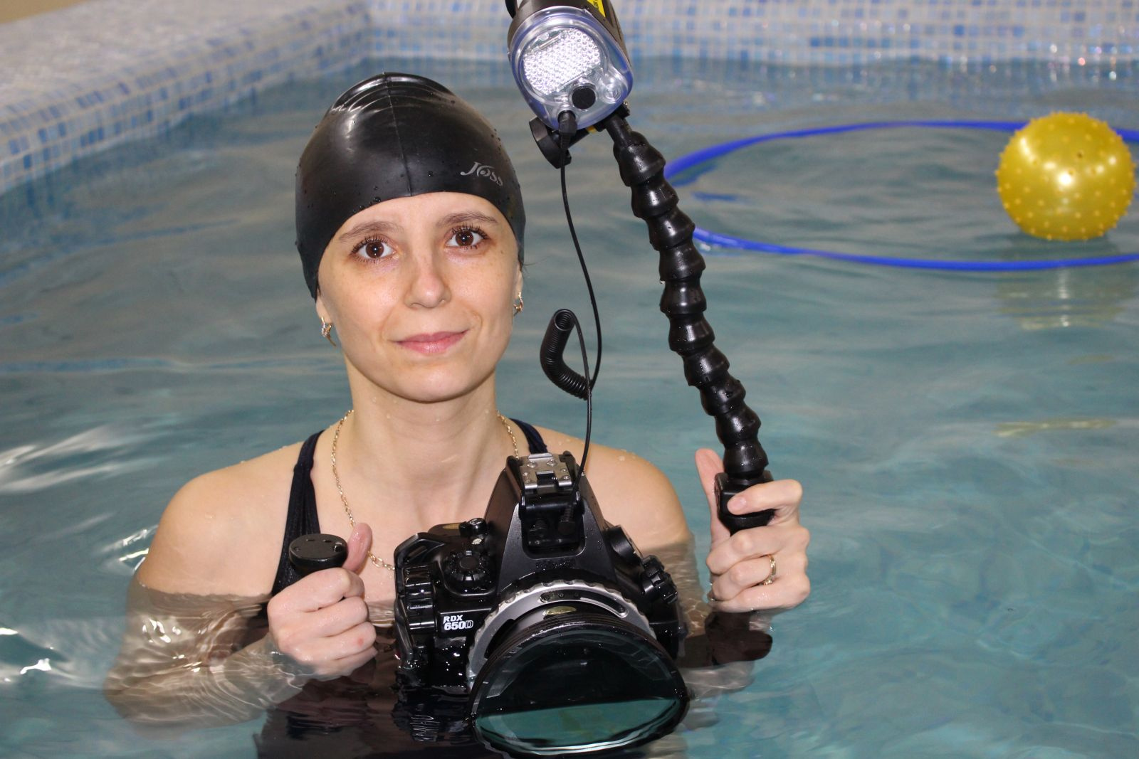 На технику для подводной съемки мать из Екатеринбурга халтурила год