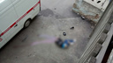 «У подъезда осталась лужа крови»: в Самаре пьяный мужчина вывалился из окна