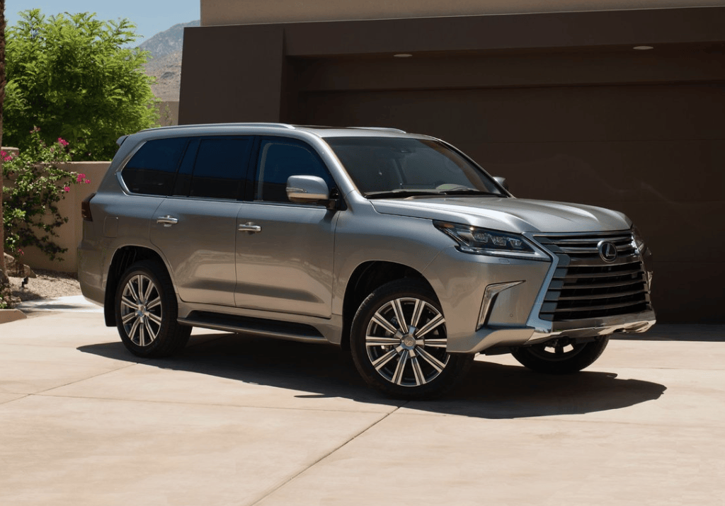 Lexus LX 570 есть у трех депутатов Lexus LX 570 есть у трех депутатов