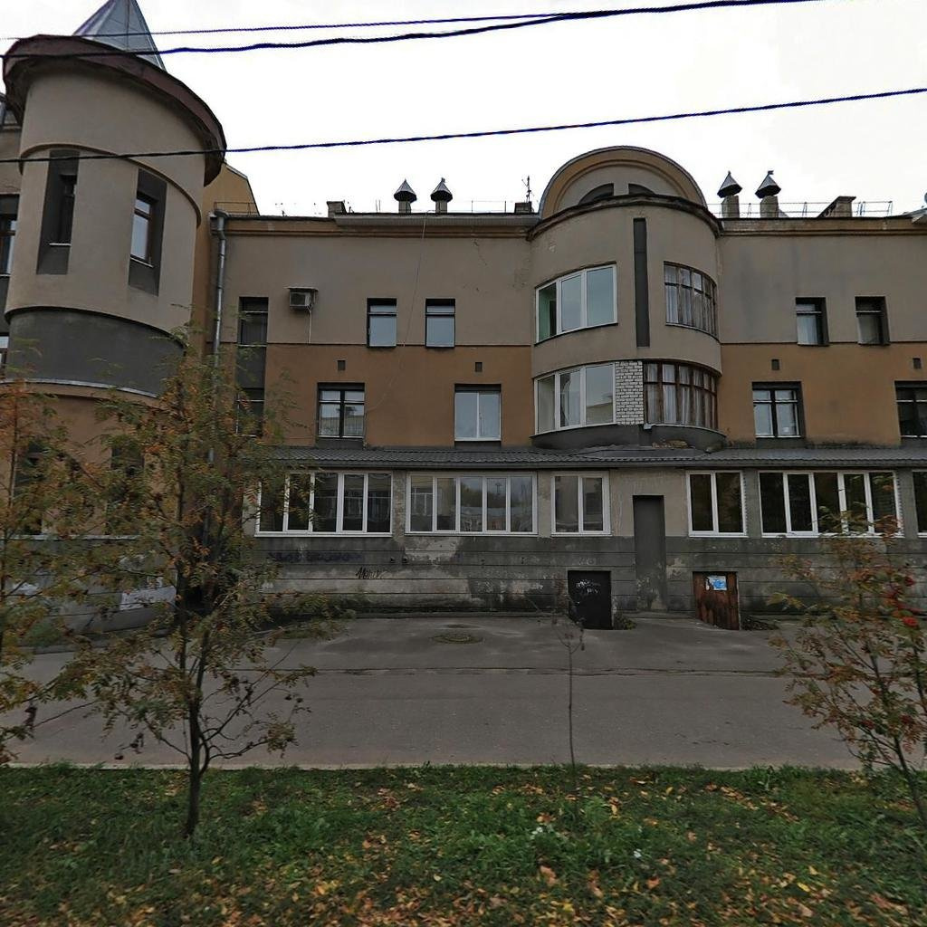 Дом, в котором продают квартиру, стоит на улице Некрасова