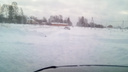 Автомобили застряли в снегу на дороге под Новосибирском