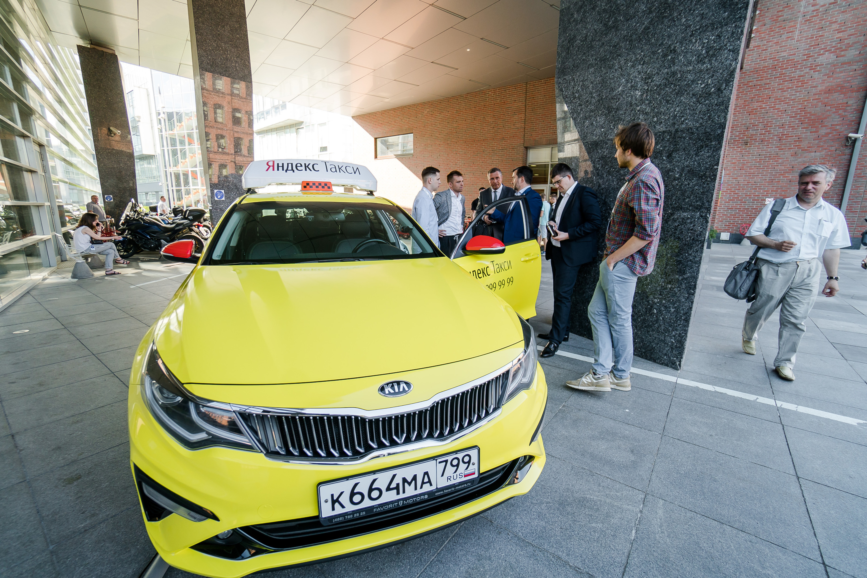 диагностика 29 машин в таксопарке показала. диагностика 29 машин в таксопарке показала. машина такси сити мобил в москве. парковка такси. такси камышлов в автолюлькой.