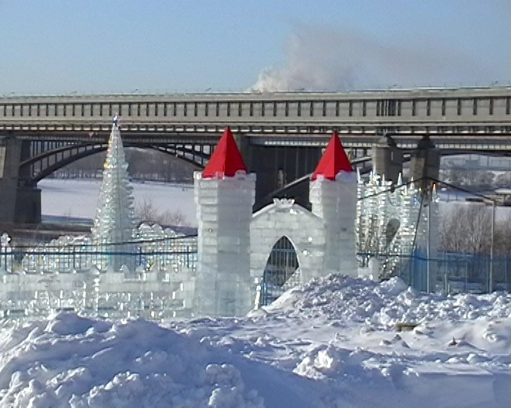 Ледовый городок на набережной в 2007 году Ледовый городок на набережной в 2007 году