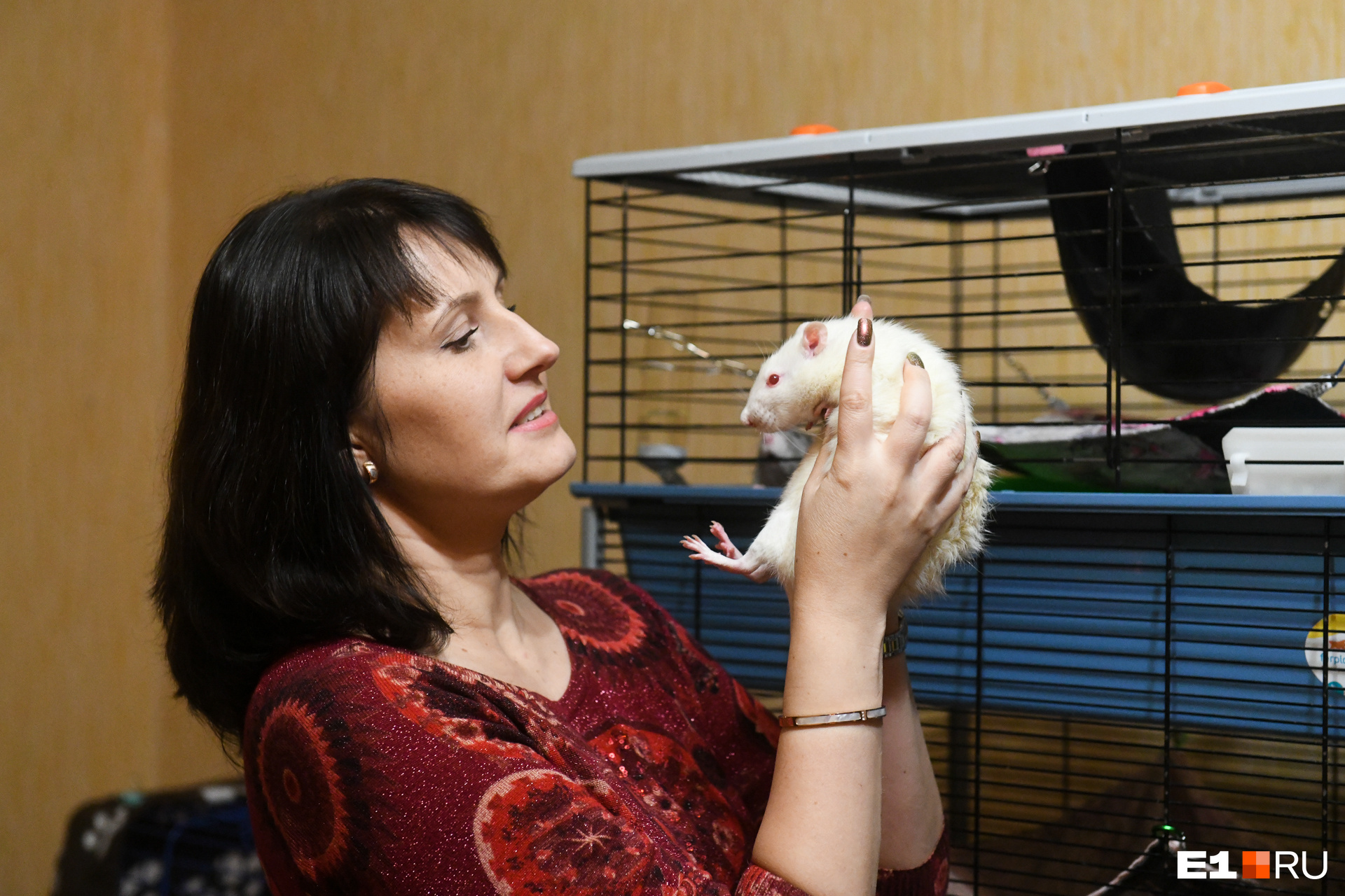 Татьяна Самойлова с бывшей подопытной крысой