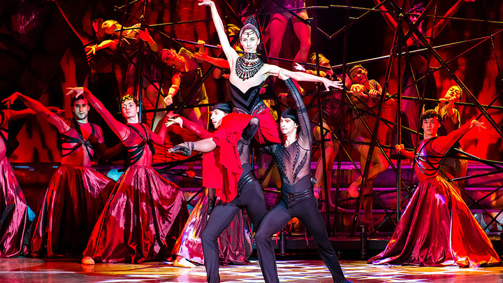 В сине-красных тонах: в Челябинске покажут нашумевший в Европе балет-кантату